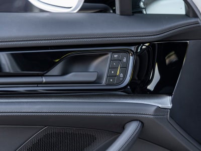 2025 Porsche Panamera 4