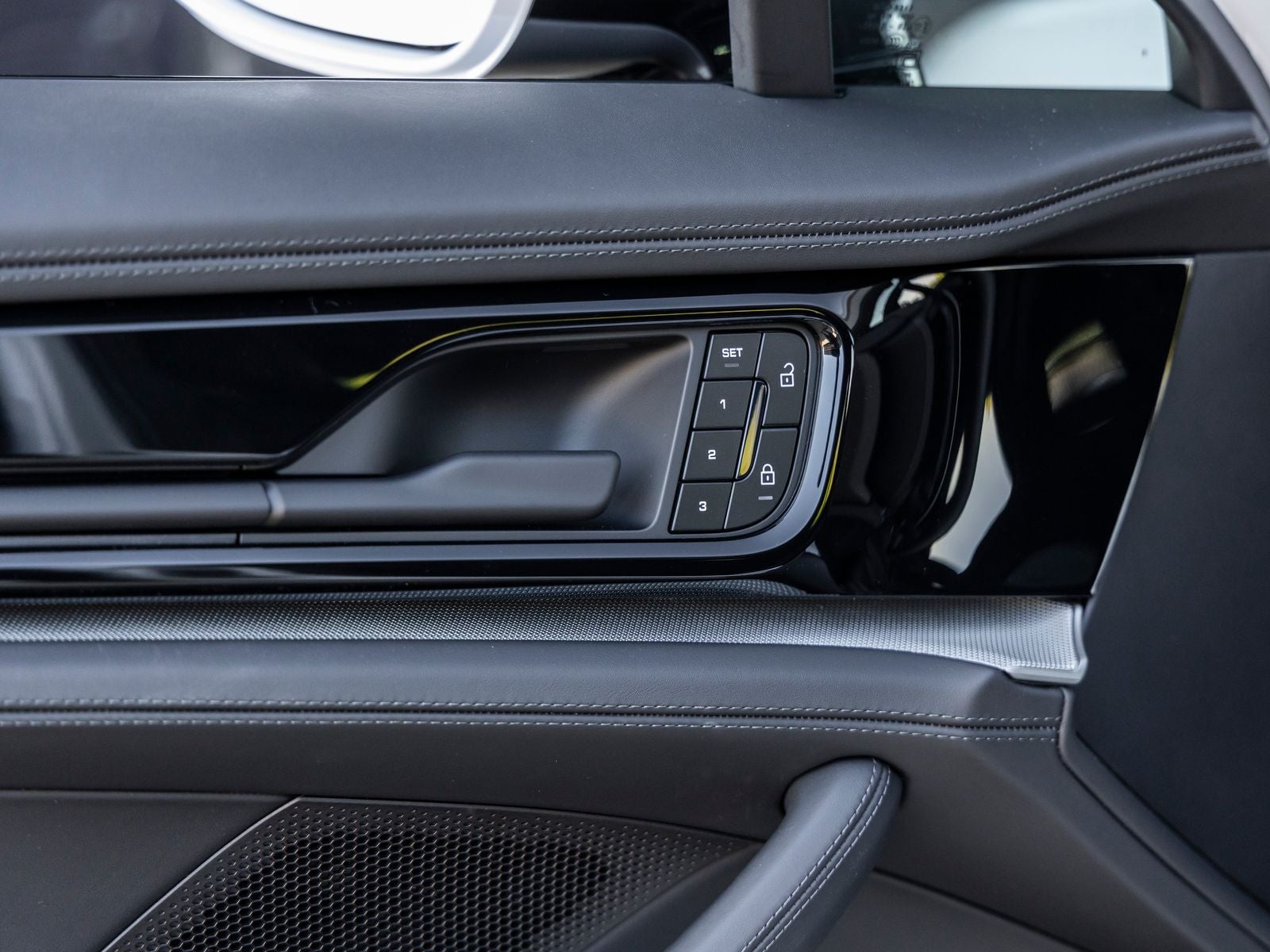 2025 Porsche Panamera 4