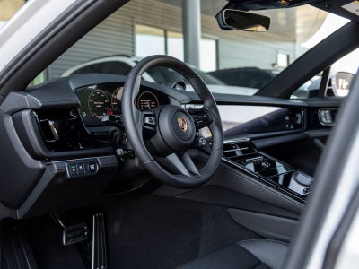 2025 Porsche Panamera 4