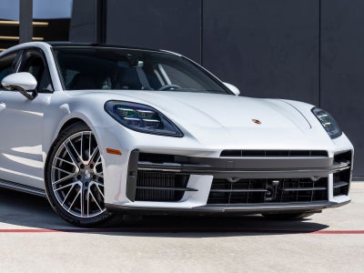 2025 Porsche Panamera 4