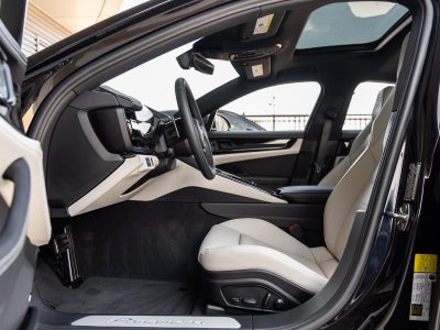2025 Porsche Panamera Base