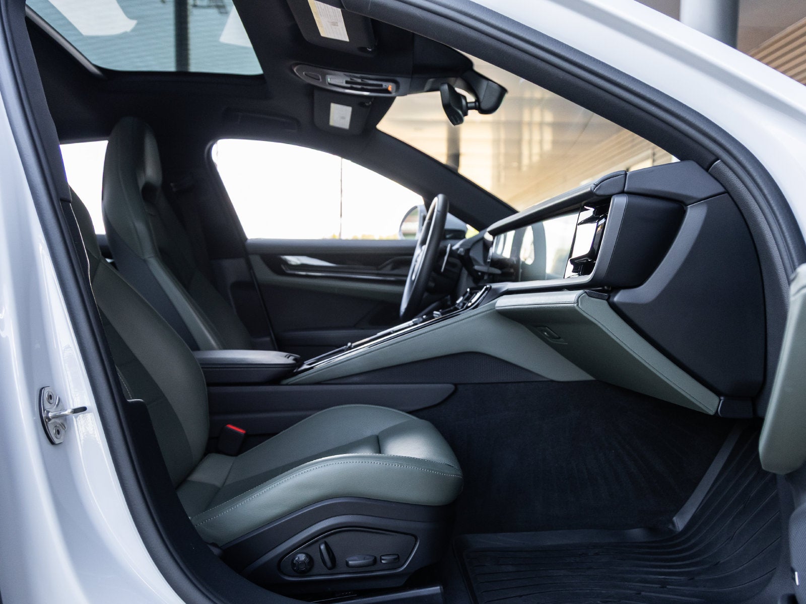 2025 Porsche Panamera Panamera 4 E-Hybrid