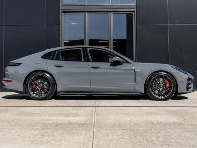 2026 Porsche Panamera GTS