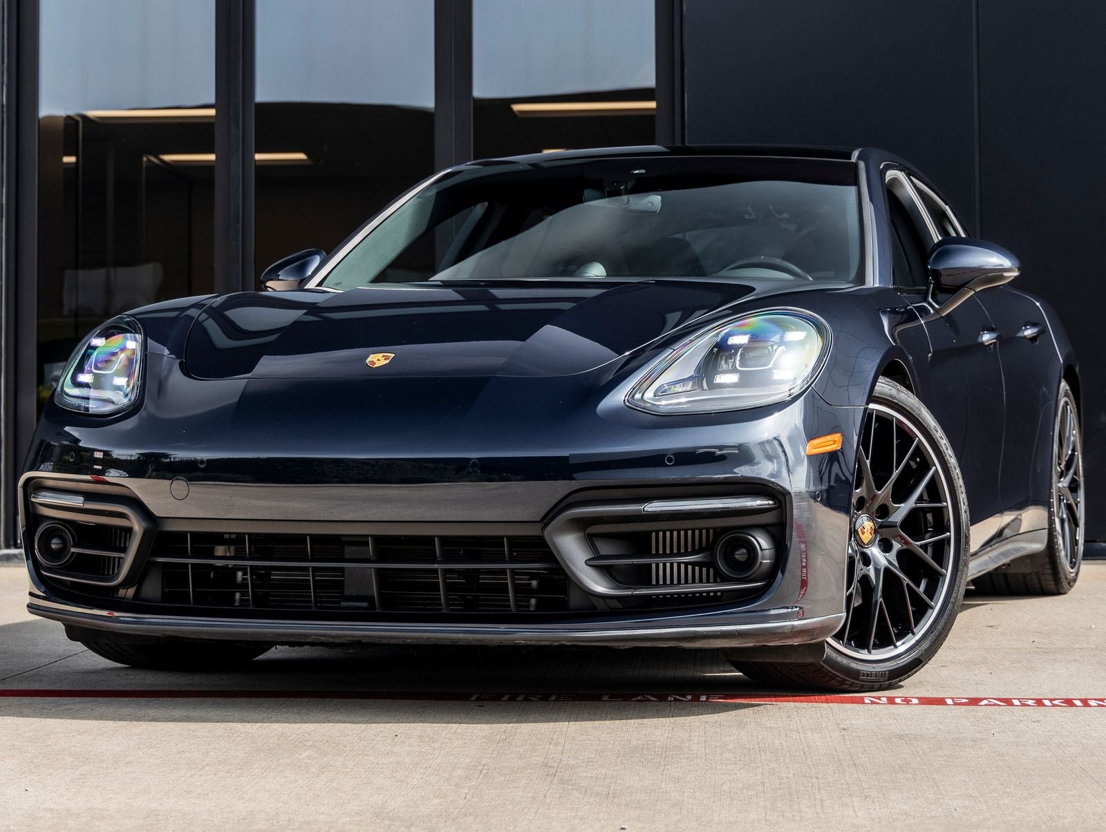 2023 Porsche Panamera 4 Platinum Edition