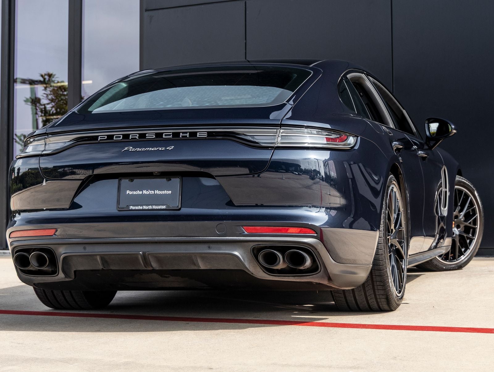 2023 Porsche Panamera 4 Platinum Edition
