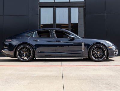 2023 Porsche Panamera 4 Platinum Edition