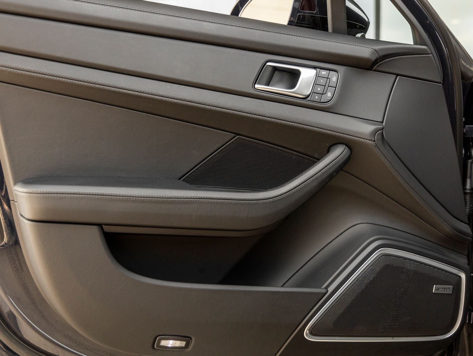 2023 Porsche Panamera 4 Platinum Edition