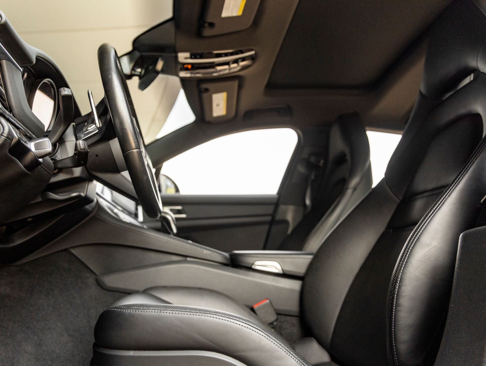 2023 Porsche Panamera 4 Platinum Edition