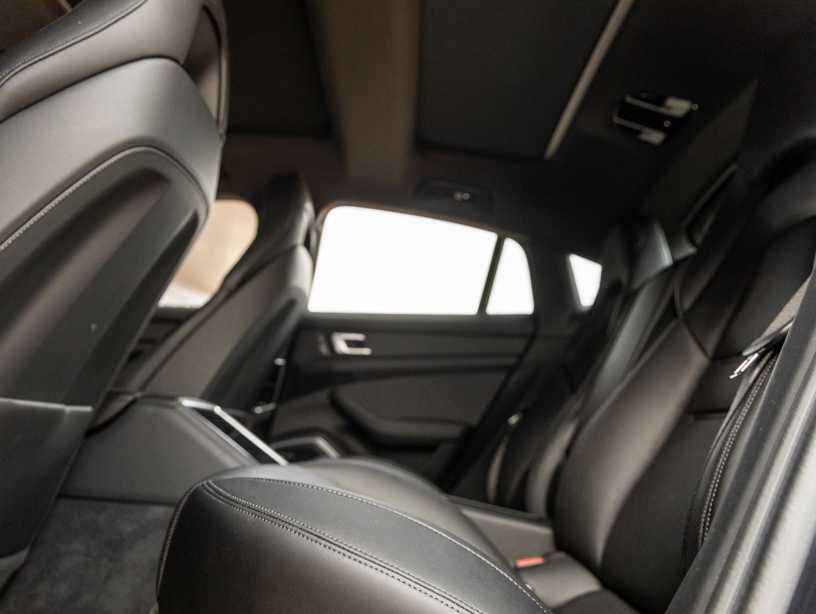 2023 Porsche Panamera 4 Platinum Edition