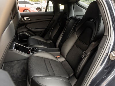 2023 Porsche Panamera 4 Platinum Edition