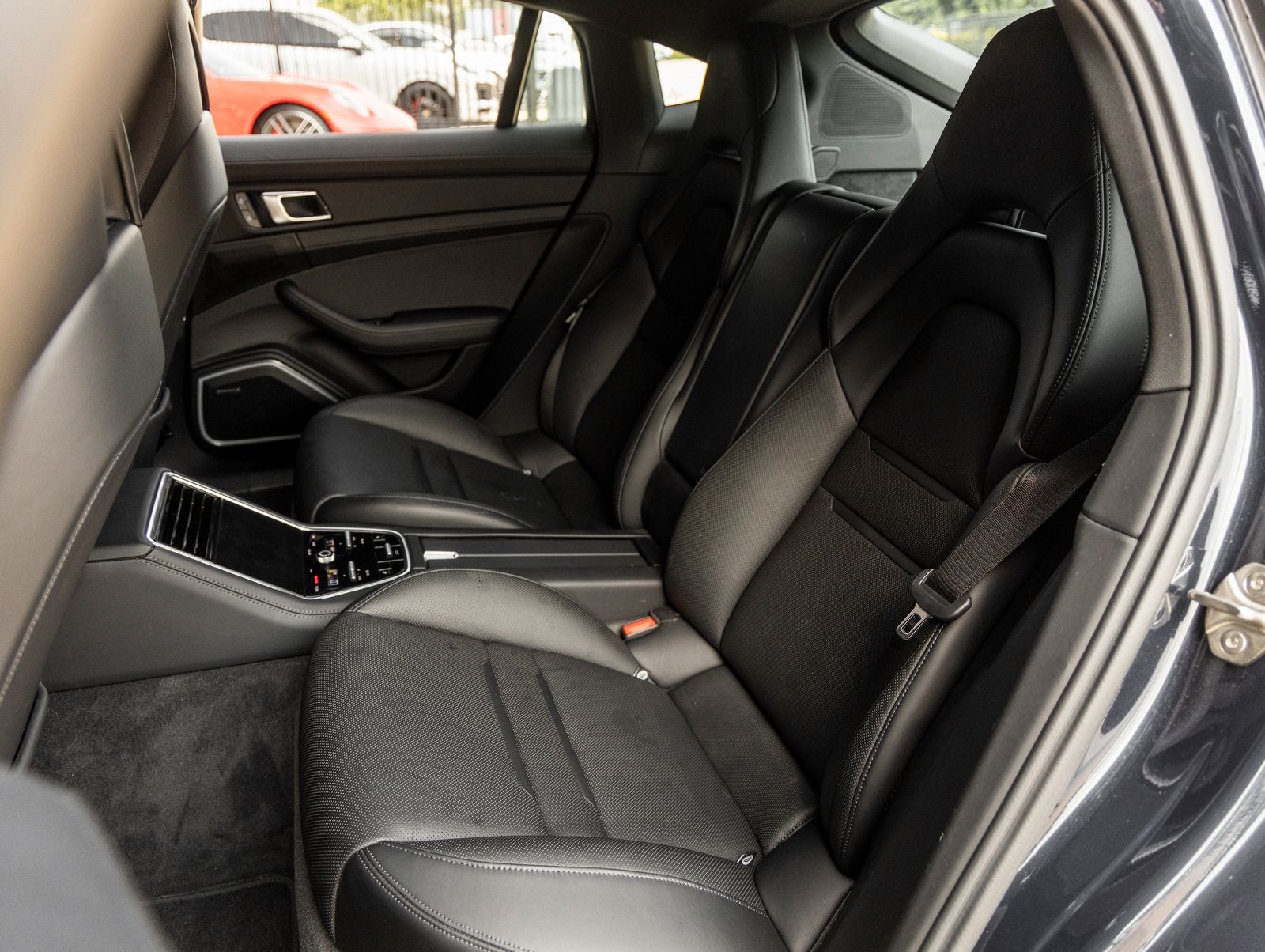 2023 Porsche Panamera 4 Platinum Edition