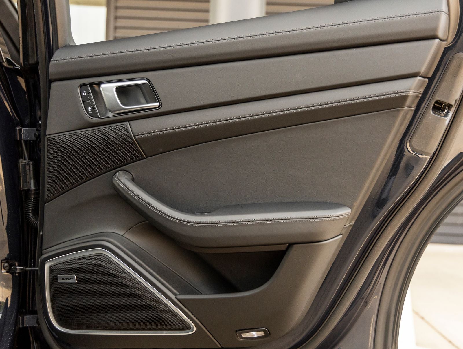 2023 Porsche Panamera 4 Platinum Edition