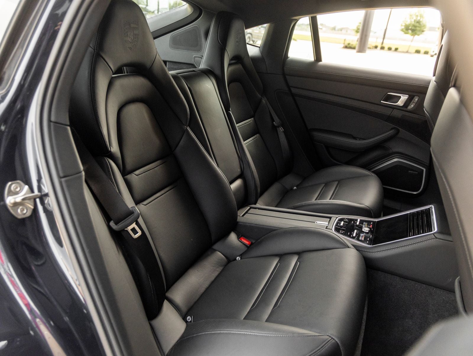 2023 Porsche Panamera 4 Platinum Edition
