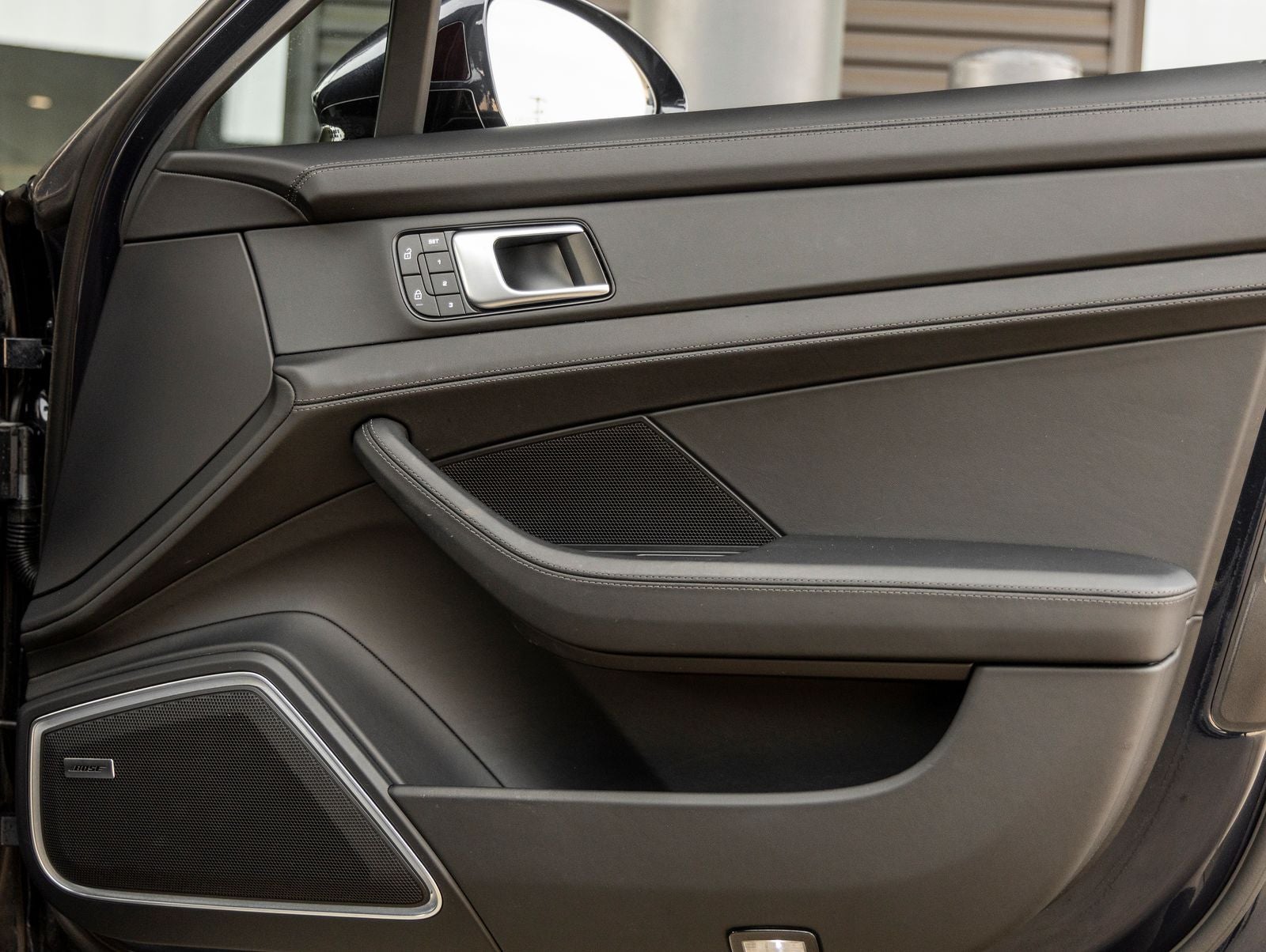 2023 Porsche Panamera 4 Platinum Edition