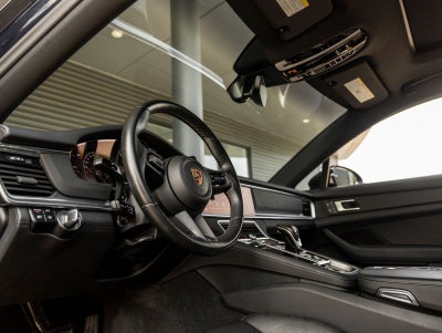 2023 Porsche Panamera 4 Platinum Edition