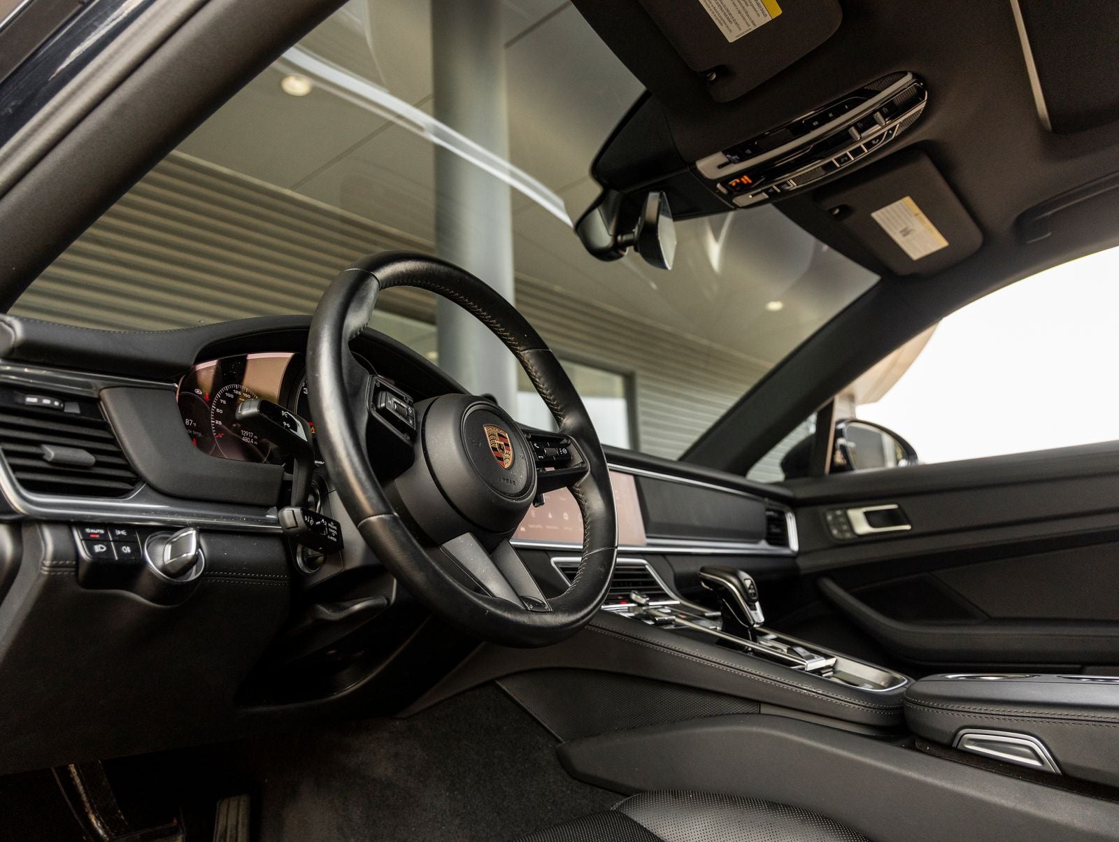 2023 Porsche Panamera 4 Platinum Edition
