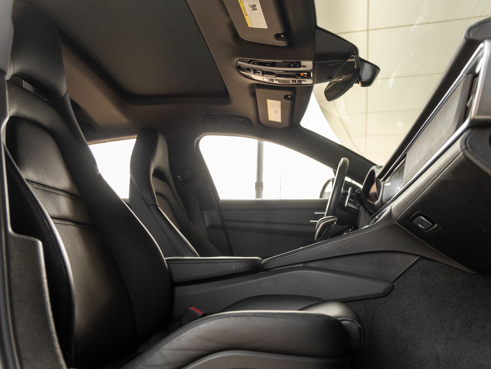 2023 Porsche Panamera 4 Platinum Edition