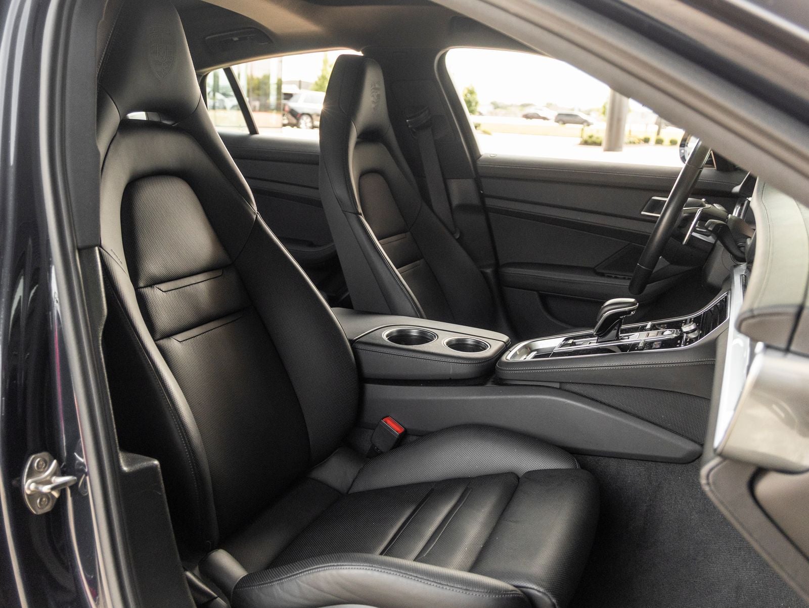 2023 Porsche Panamera 4 Platinum Edition