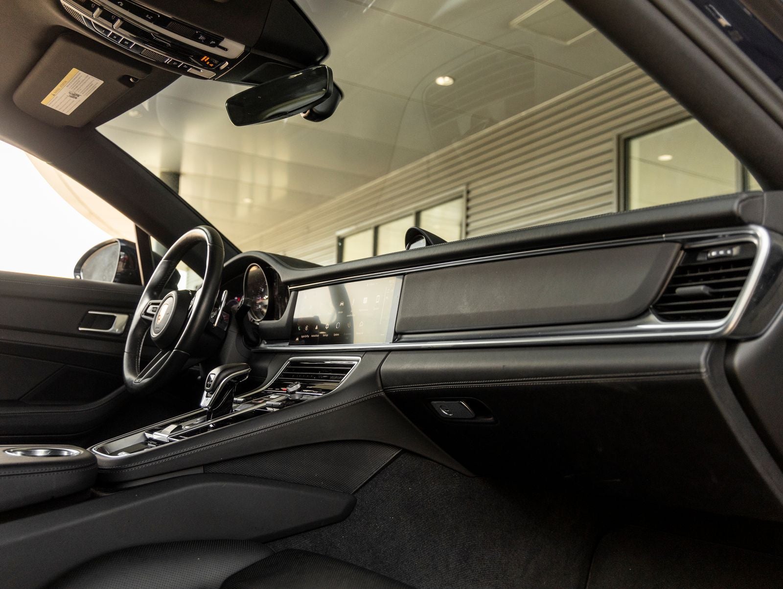 2023 Porsche Panamera 4 Platinum Edition