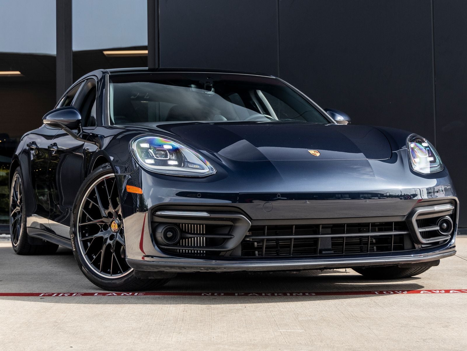 2023 Porsche Panamera 4 Platinum Edition
