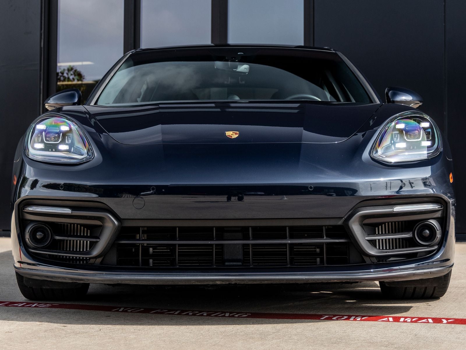 2023 Porsche Panamera 4 Platinum Edition