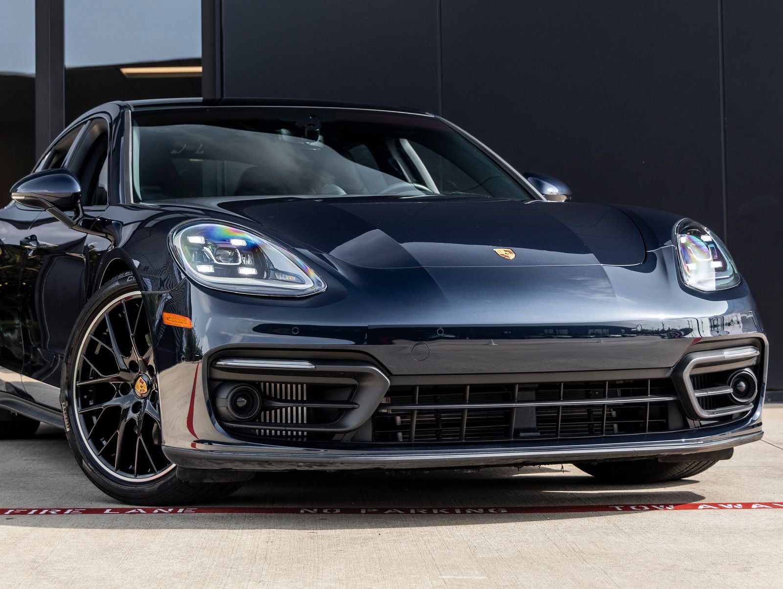 2023 Porsche Panamera 4 Platinum Edition