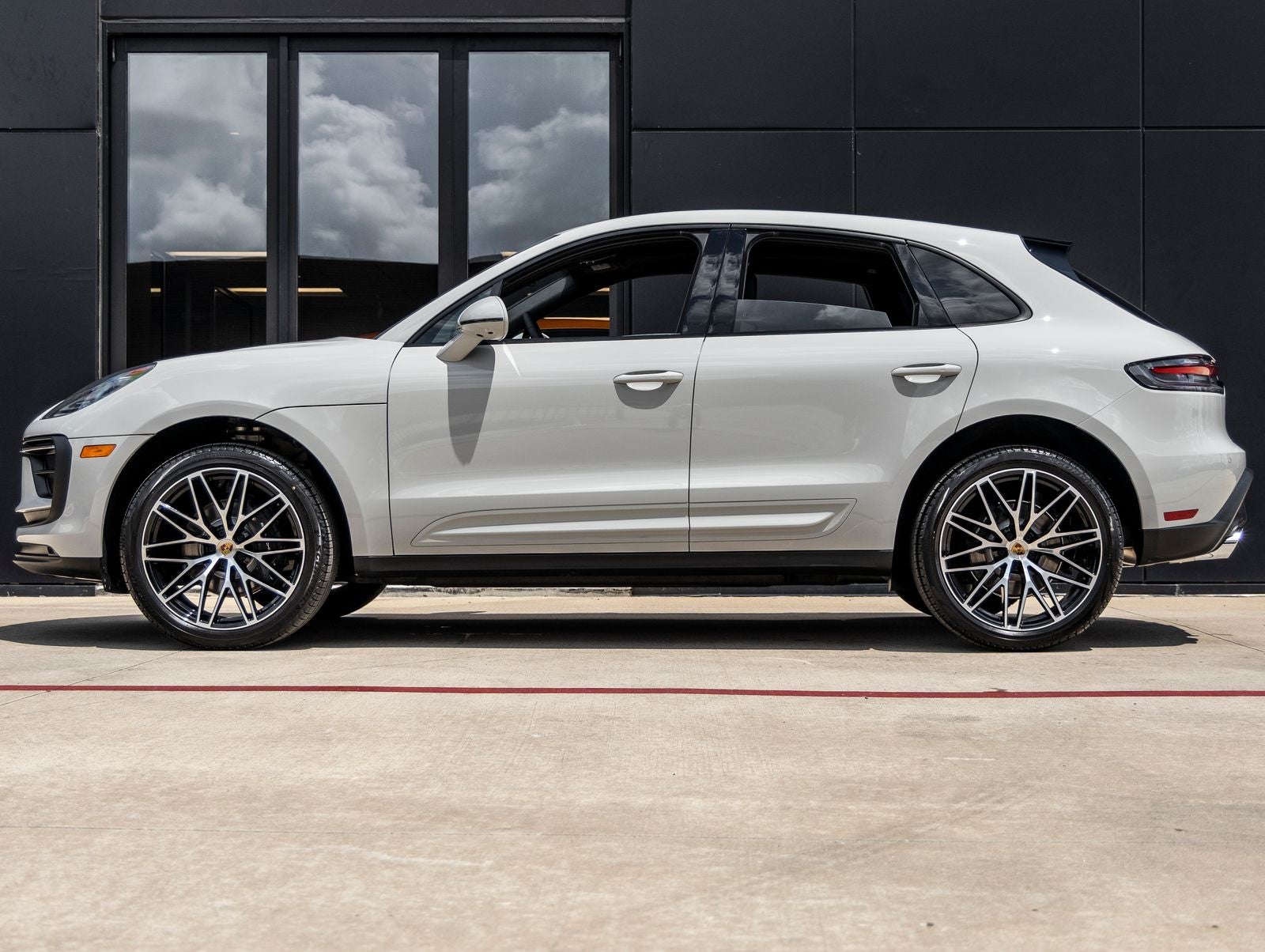 2026 Porsche Macan AWD