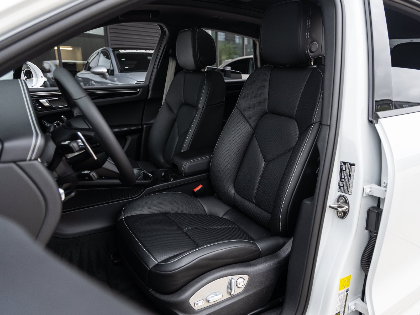 2026 Porsche Macan Macan