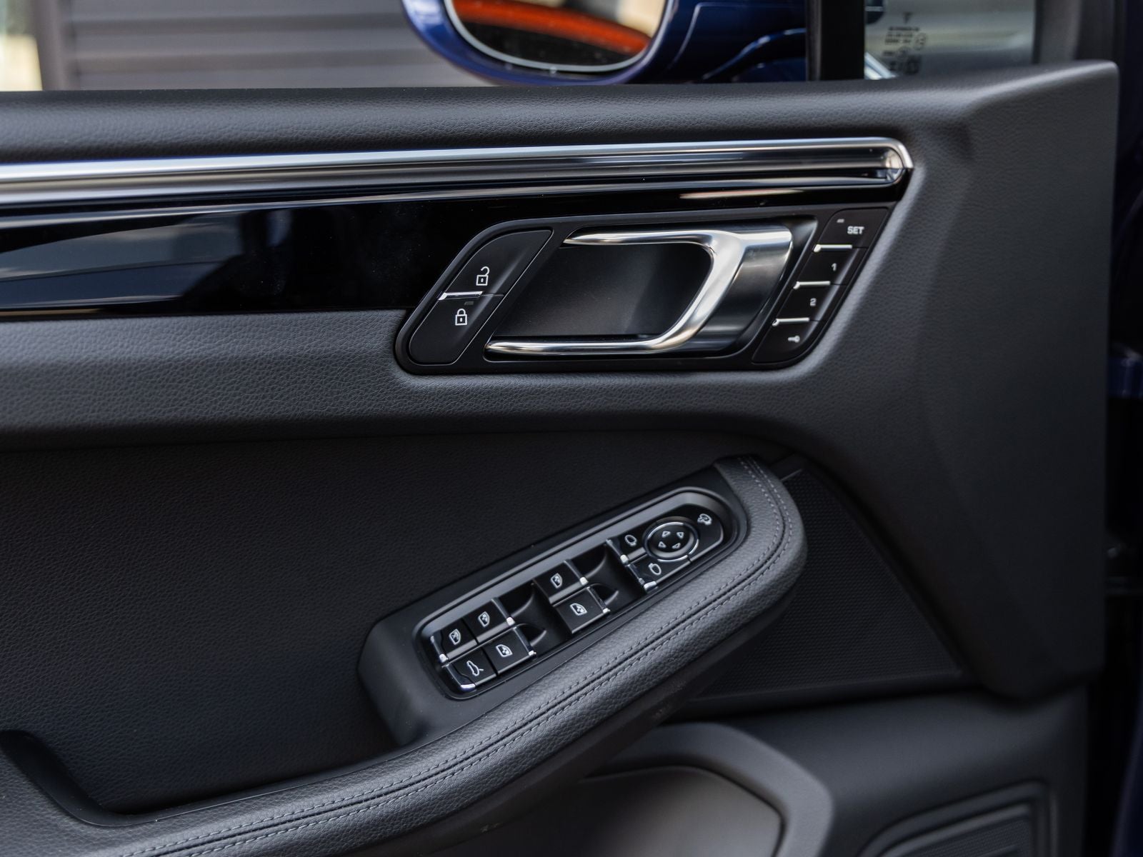 2025 Porsche Macan AWD