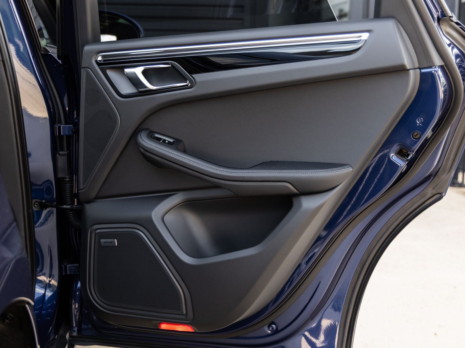 2025 Porsche Macan AWD