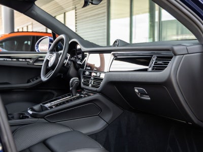 2025 Porsche Macan AWD