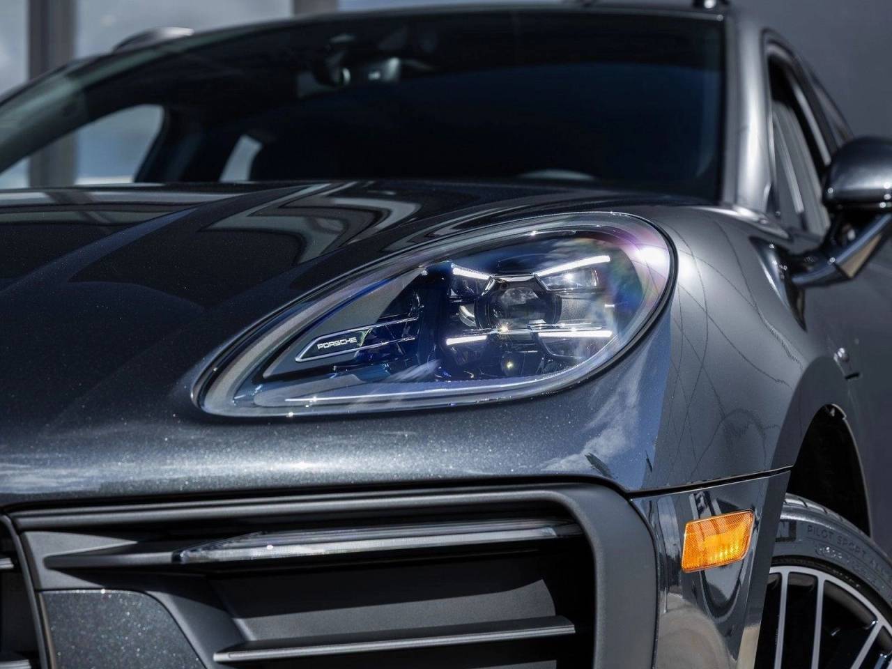 2026 Porsche Macan AWD