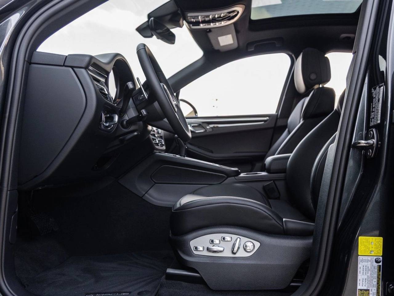 2026 Porsche Macan AWD
