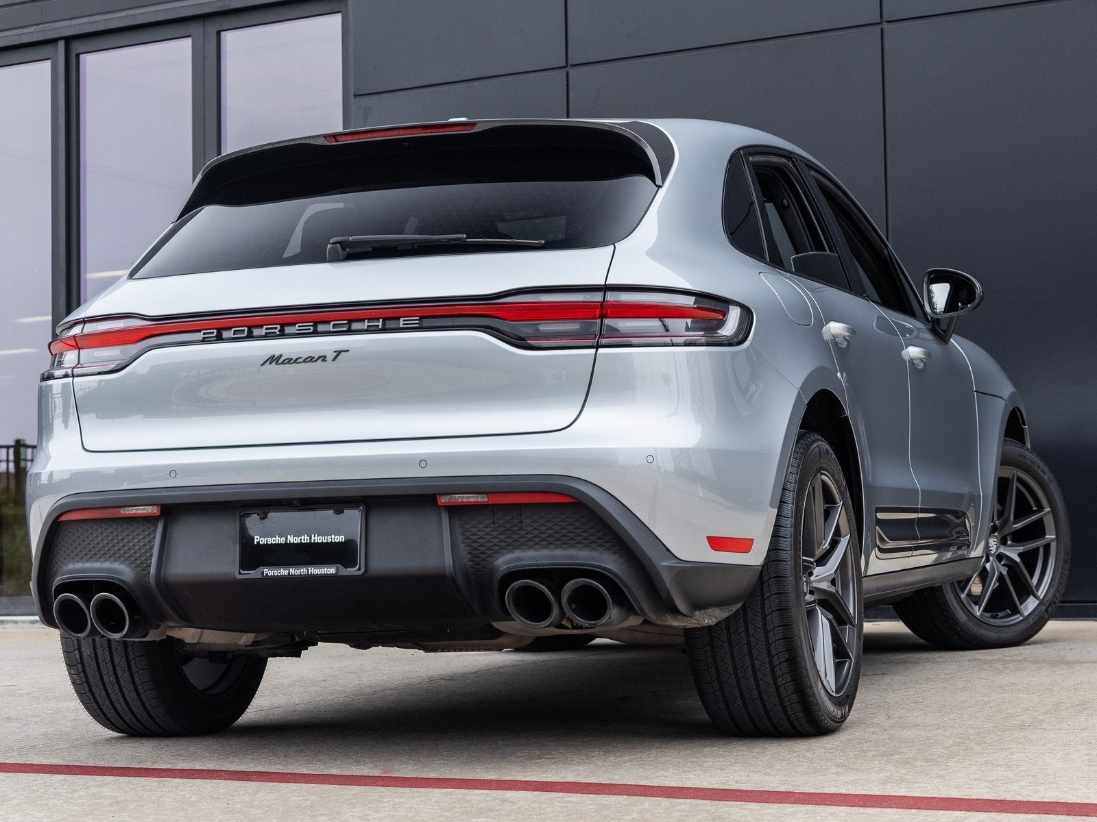2023 Porsche Macan Macan T (MY23)