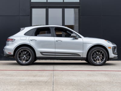 2023 Porsche Macan Macan T (MY23)