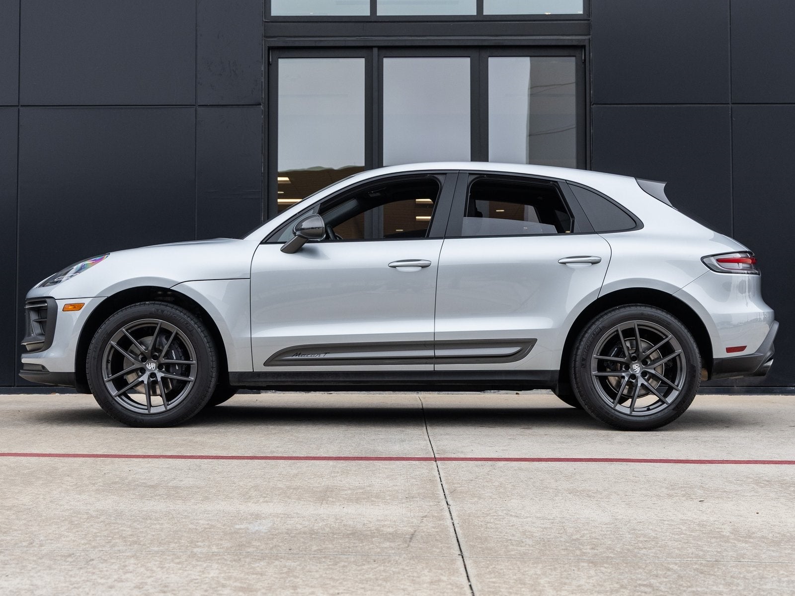 2023 Porsche Macan Macan T (MY23)
