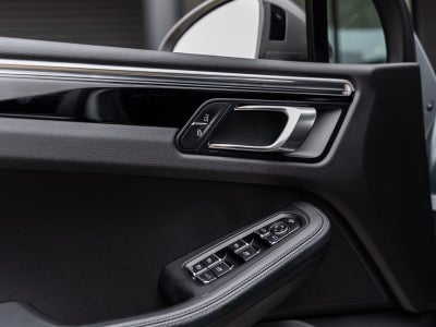 2023 Porsche Macan Macan T (MY23)