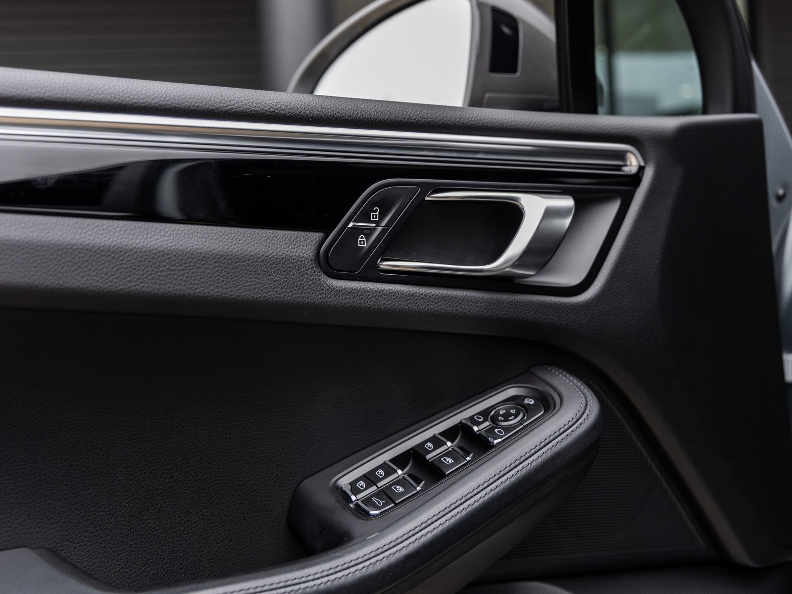 2023 Porsche Macan Macan T (MY23)