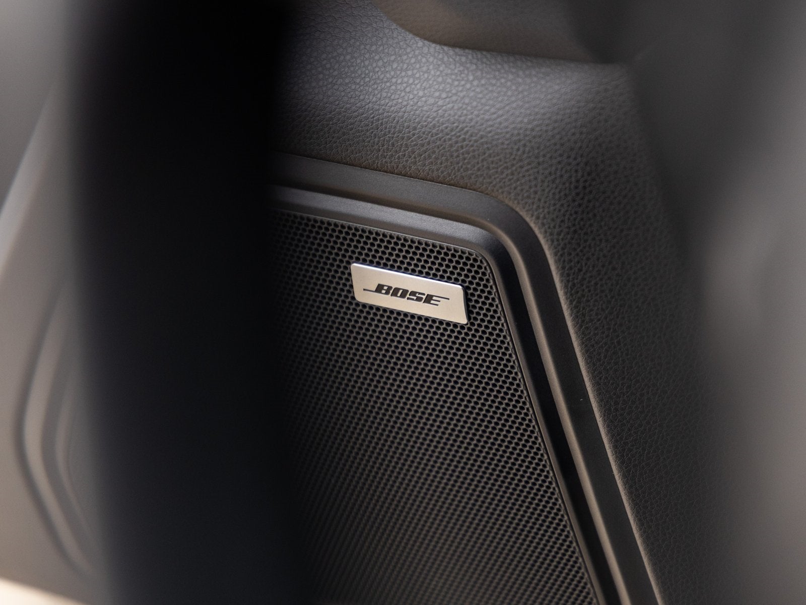 2023 Porsche Macan Macan T (MY23)