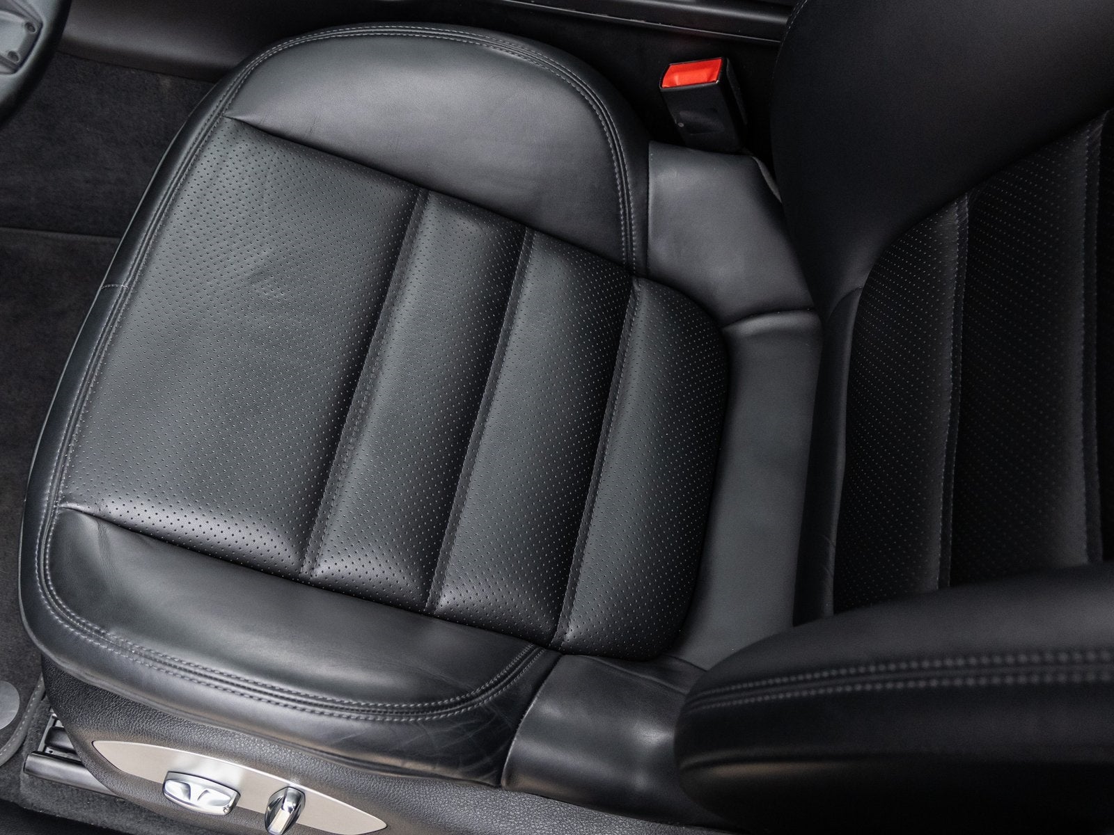 2023 Porsche Macan Macan T (MY23)