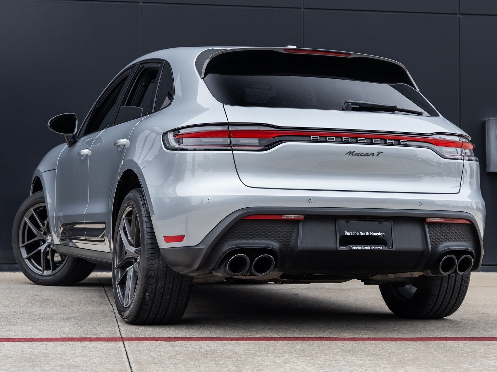 2023 Porsche Macan Macan T (MY23)