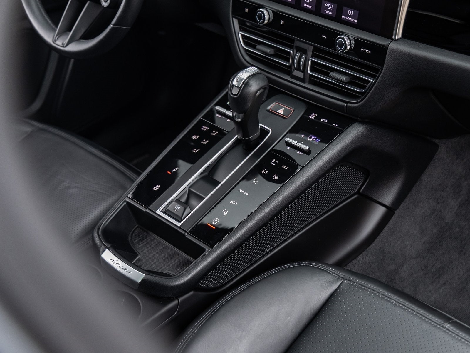 2023 Porsche Macan Macan T (MY23)