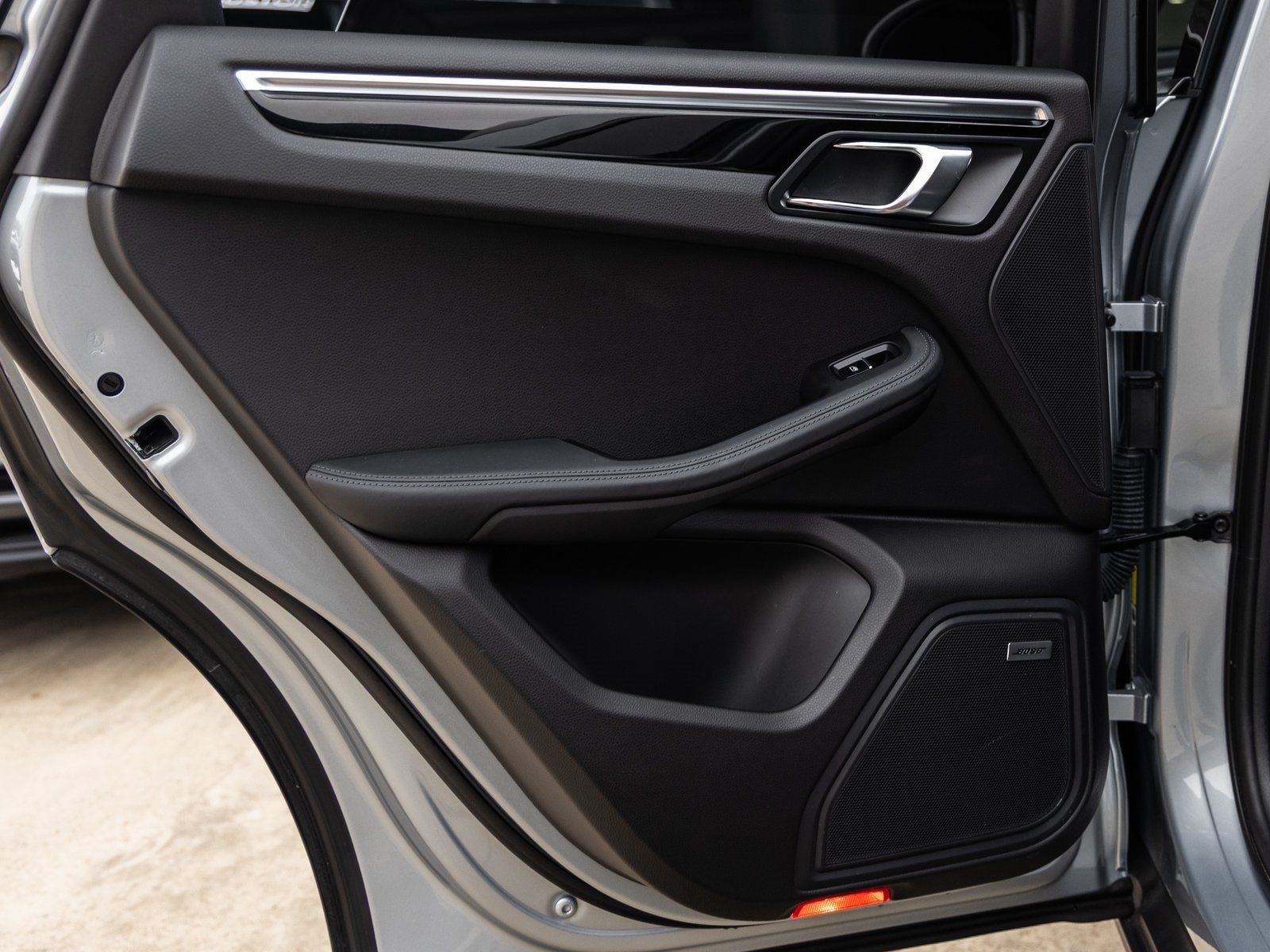 2023 Porsche Macan Macan T (MY23)