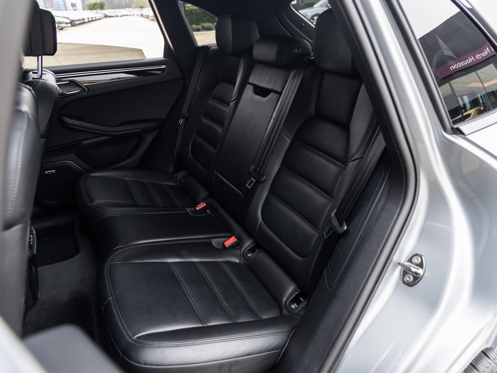 2023 Porsche Macan Macan T (MY23)