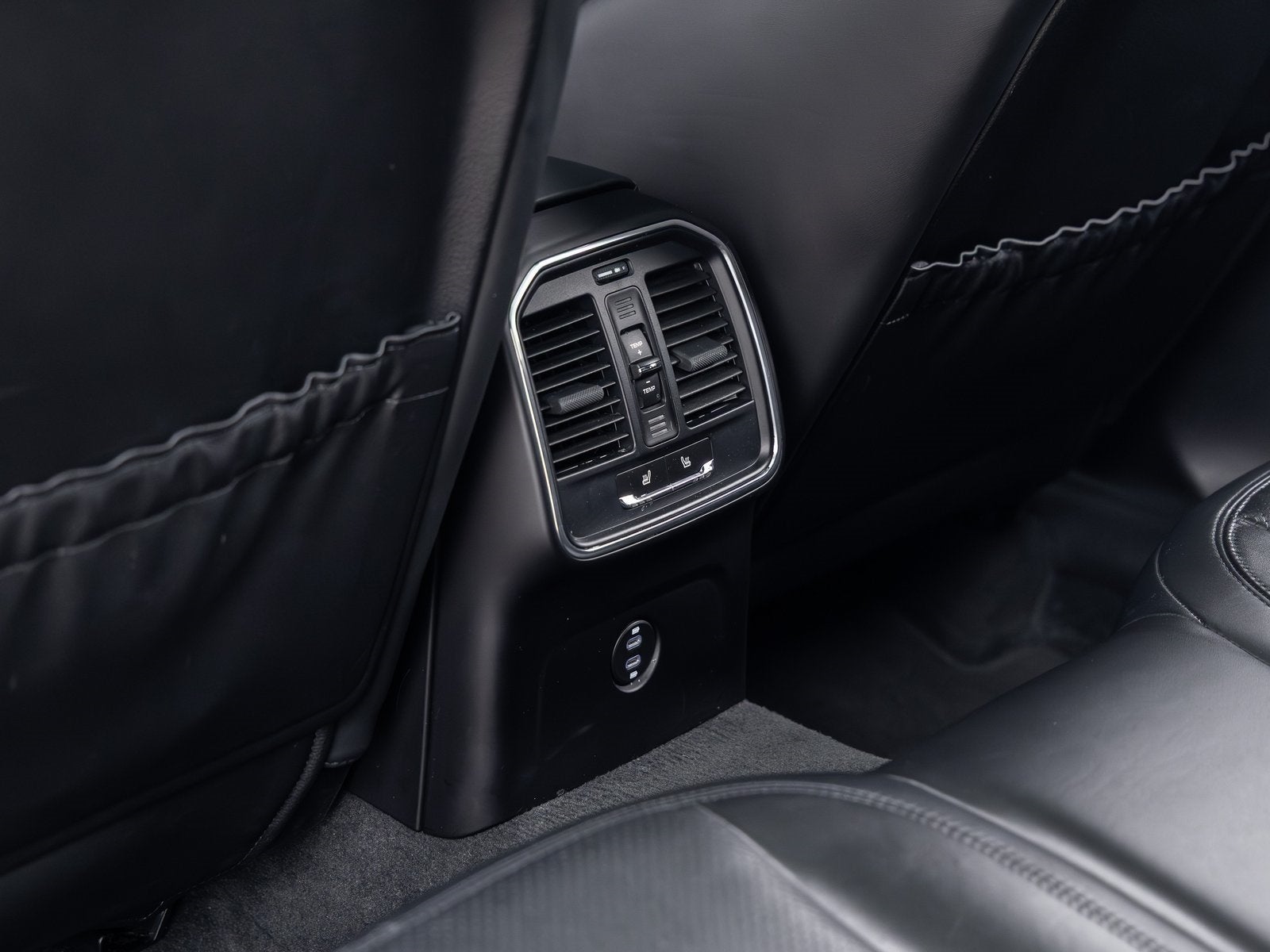 2023 Porsche Macan Macan T (MY23)