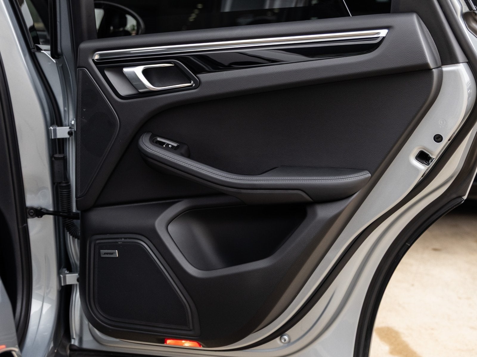 2023 Porsche Macan Macan T (MY23)