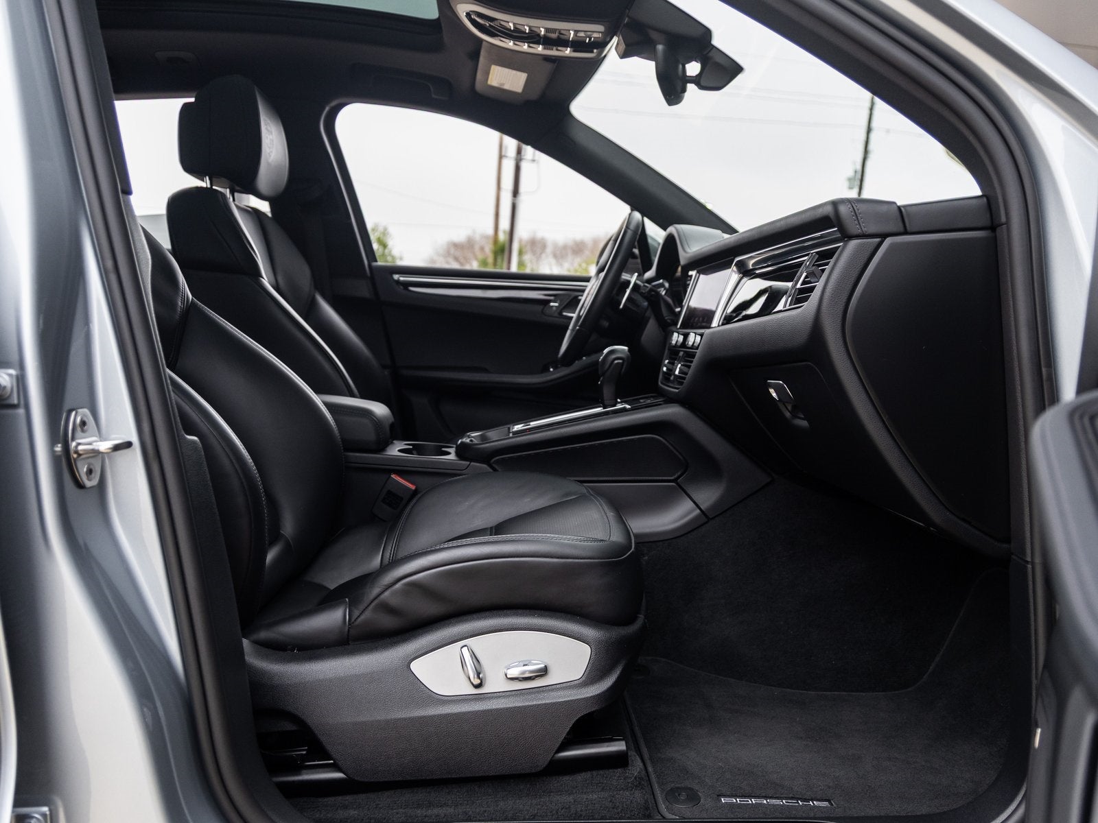 2023 Porsche Macan Macan T (MY23)