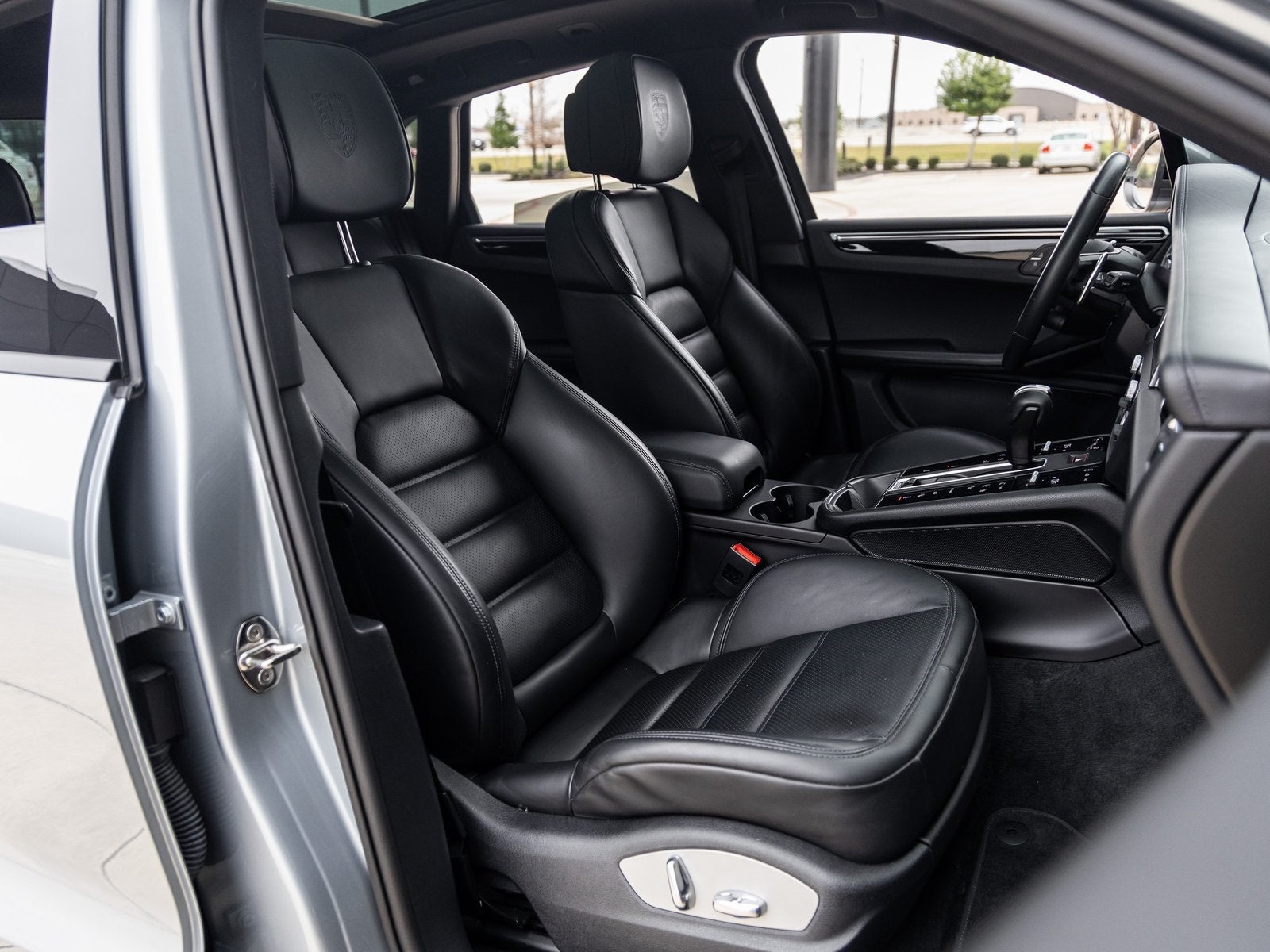 2023 Porsche Macan Macan T (MY23)