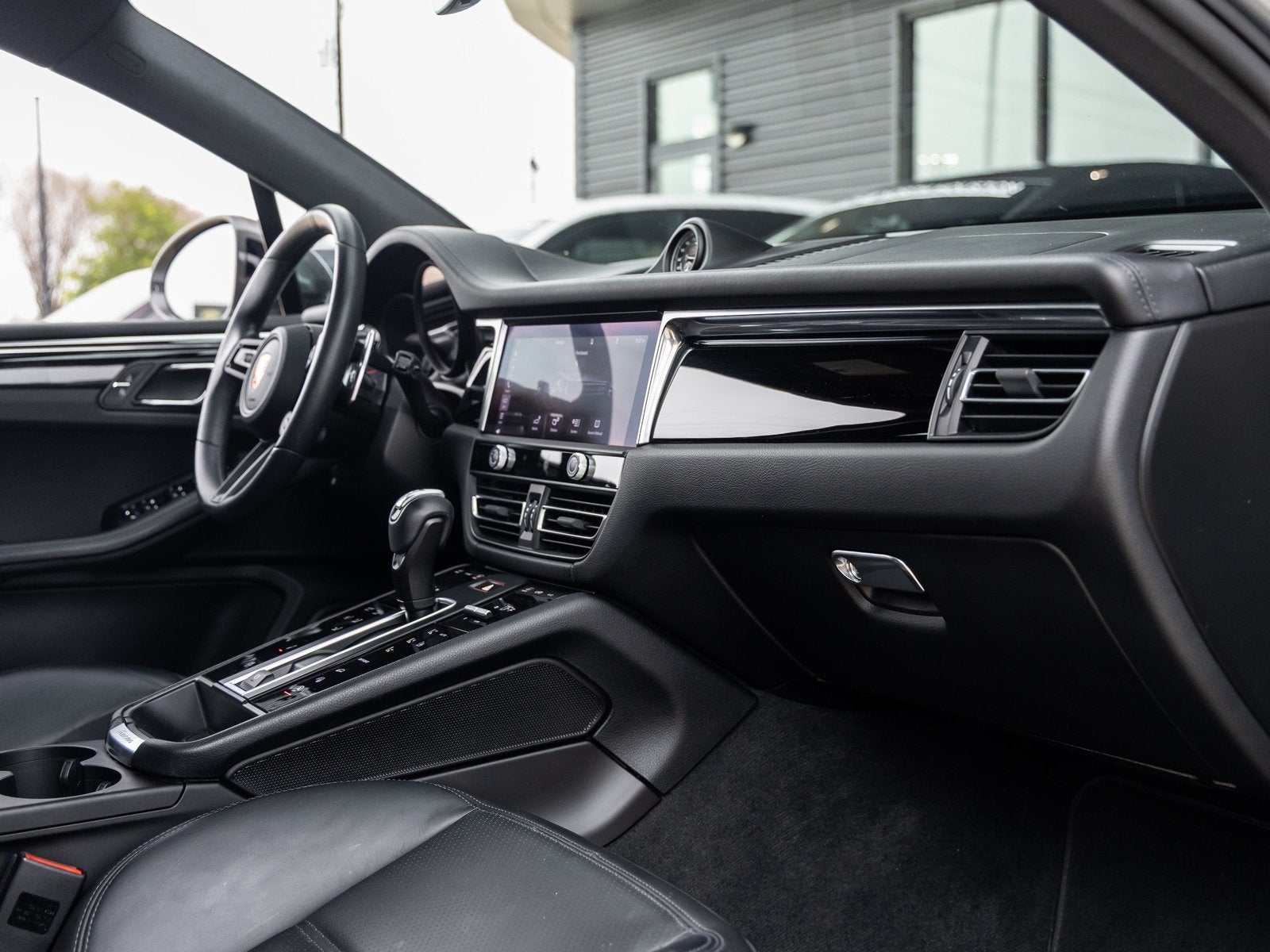 2023 Porsche Macan Macan T (MY23)