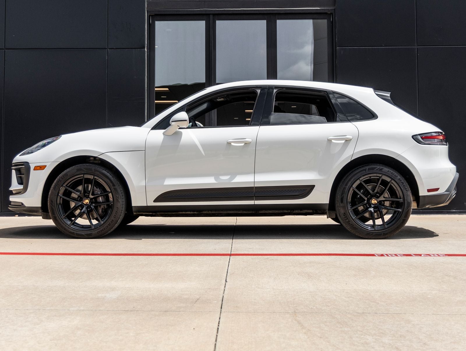 2023 Porsche Macan Macan (MY23)